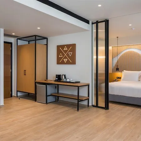 Hyperion Hotel 4*